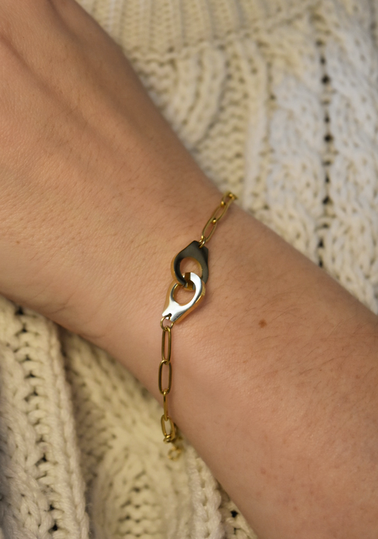 bracelet doré porté solidaire menottes