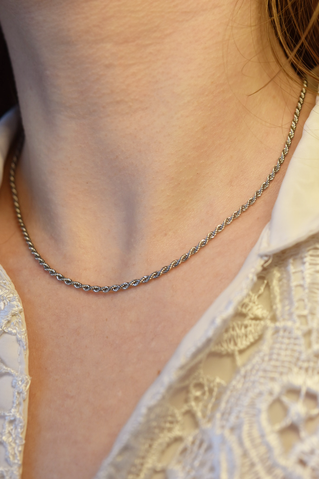 bijoux collier porté argenté intemporelle